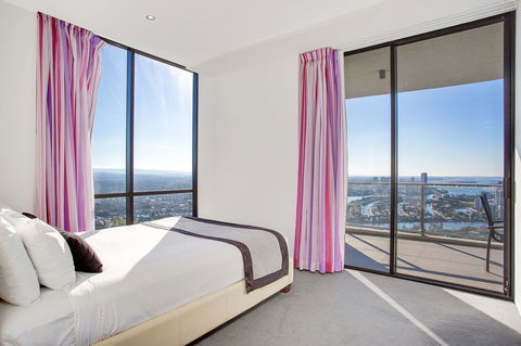 Mantra Circle On Cavill - Accommodation Sunshine Coast 7