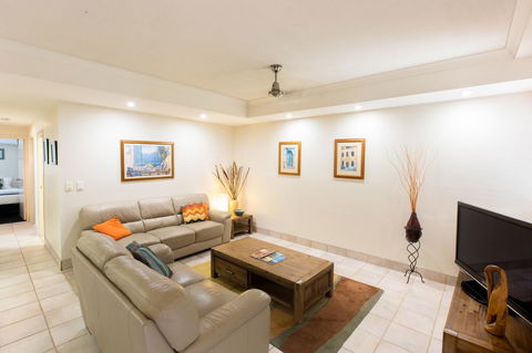 Bermuda Villas - Accommodation Sunshine Coast 2