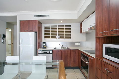Towers Of Chevron - Private Apartment - Accommodation Sunshine Coast 3
