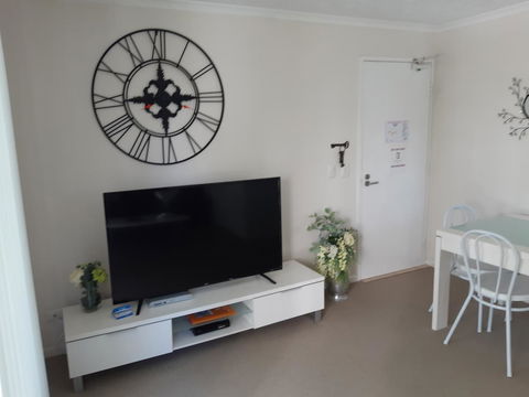 Surfers Beach Resort One - Accommodation Sunshine Coast 4