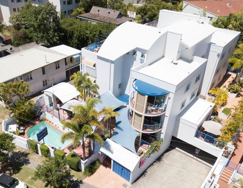 Surfers Beach Resort One - Accommodation Sunshine Coast 1