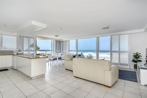 Golden Sands On The Beach - Absolute Beachfront Apartments - Accommodation Sunshine Coast 2