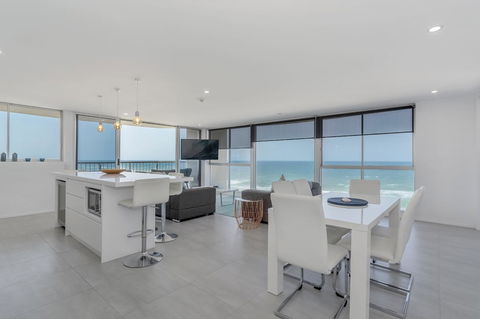 Golden Sands On The Beach - Absolute Beachfront Apartments - Accommodation Sunshine Coast 6