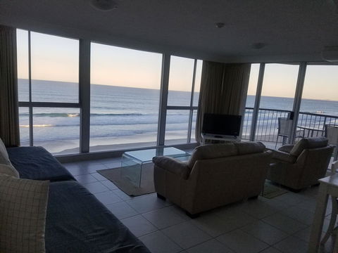 Golden Sands On The Beach - Absolute Beachfront Apartments - Accommodation Sunshine Coast 27