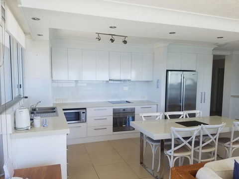 Golden Sands On The Beach - Absolute Beachfront Apartments - Accommodation Sunshine Coast 38