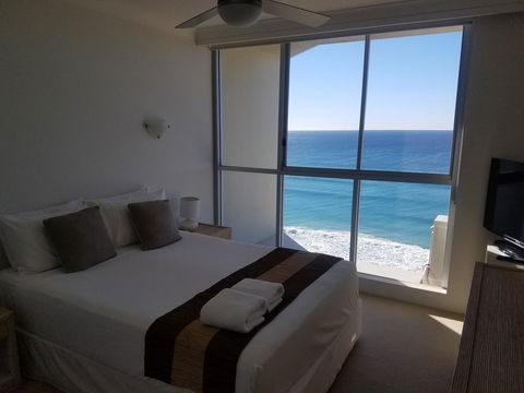 Golden Sands On The Beach - Absolute Beachfront Apartments - Accommodation Sunshine Coast 29