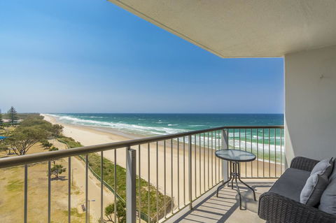 Golden Sands On The Beach - Absolute Beachfront Apartments - Accommodation Sunshine Coast 7