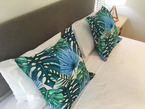 Cayman Villas Port Douglas - Accommodation Sunshine Coast 16