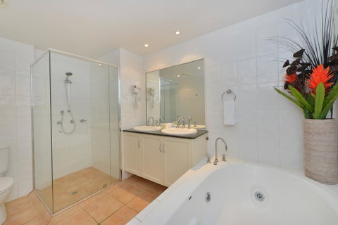 Cayman Villas Port Douglas - Accommodation Sunshine Coast 25