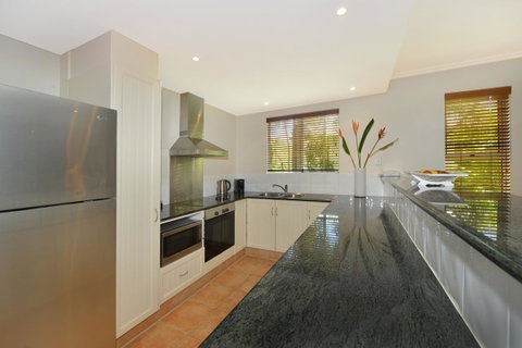 Cayman Villas Port Douglas - Accommodation Sunshine Coast 40
