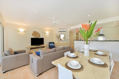 Cayman Villas Port Douglas - Accommodation Sunshine Coast 43