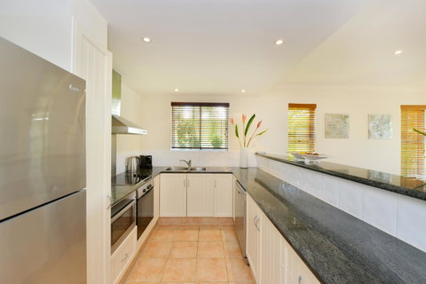 Cayman Villas Port Douglas - Accommodation Sunshine Coast 42