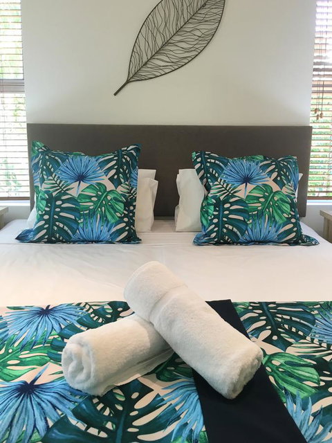 Cayman Villas Port Douglas - Accommodation Sunshine Coast 17