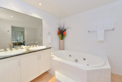 Cayman Villas Port Douglas - Accommodation Sunshine Coast 24