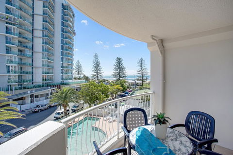 Kirra Beach Apartments - Accommodation Sunshine Coast 16