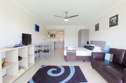 Bay Of Palms - Accommodation Sunshine Coast 40