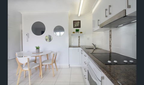 Bay Of Palms - Accommodation Sunshine Coast 3
