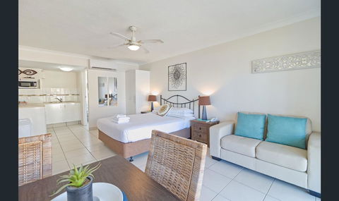 Bay Of Palms - Accommodation Sunshine Coast 8