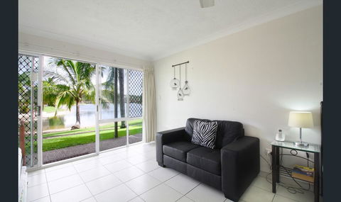 Bay Of Palms - Accommodation Sunshine Coast 2