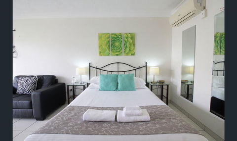 Bay Of Palms - Accommodation Sunshine Coast 23