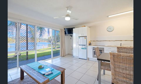 Bay Of Palms - Accommodation Sunshine Coast 4