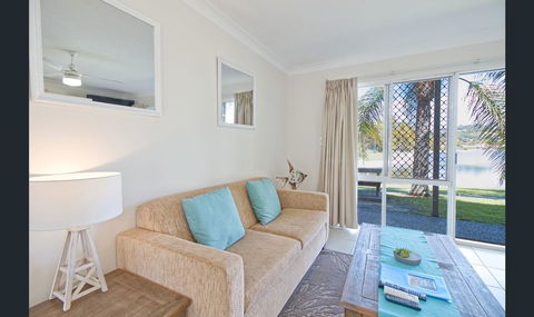 Bay Of Palms - Accommodation Sunshine Coast 5