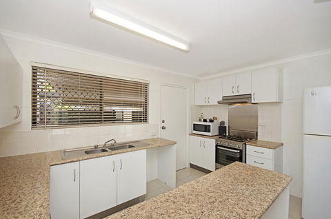Townsville Holiday Apartments - Accommodation Sunshine Coast 13