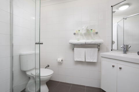 George Williams Hotel - Accommodation Sunshine Coast 1