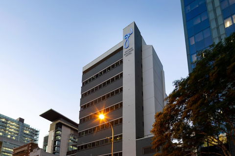 George Williams Hotel - Accommodation Sunshine Coast 0