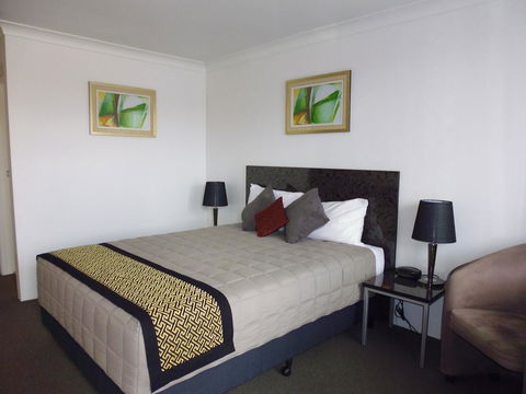 Burke & Wills Motor Inn - Accommodation Sunshine Coast 1