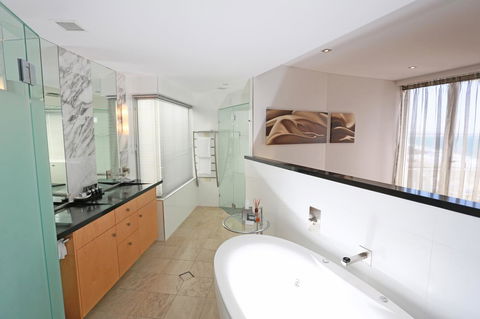 Oceans Mooloolaba - Accommodation Sunshine Coast 2