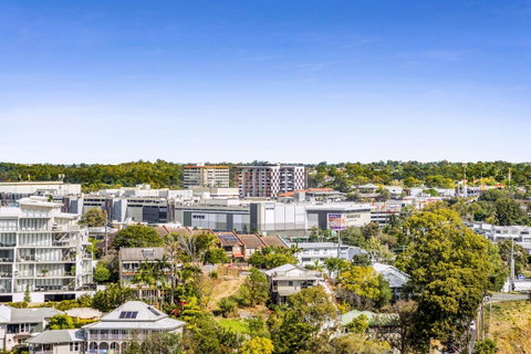 Essence Suites Taringa - Accommodation Sunshine Coast 38