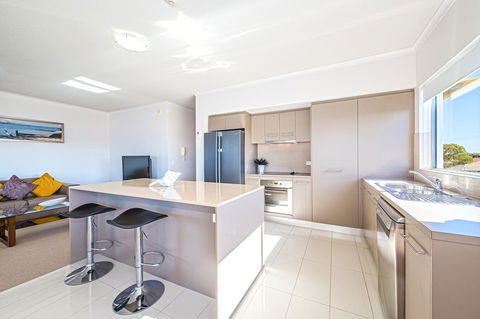 On The Bay Apartments - Accommodation Sunshine Coast 4