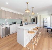 Waterfront Theme Park Getaway - Accommodation Sunshine Coast