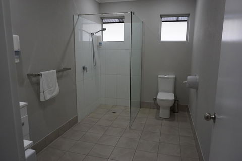 YAL Cairns - A Motel That Makes A Difference - Accommodation Sunshine Coast 2