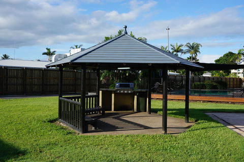 YAL Cairns - A Motel That Makes A Difference - Accommodation Sunshine Coast 7