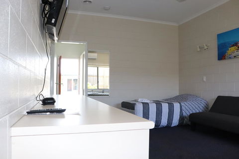 YAL Cairns - A Motel That Makes A Difference - Accommodation Sunshine Coast 8