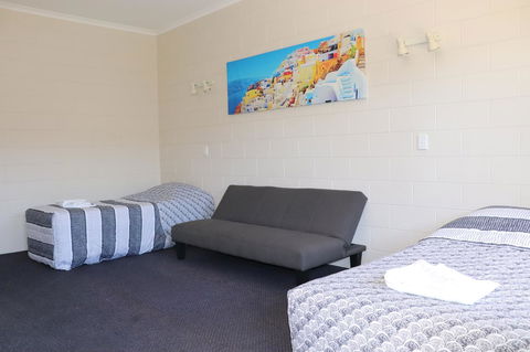 YAL Cairns - A Motel That Makes A Difference - Accommodation Sunshine Coast 23