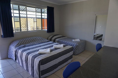 YAL Cairns - A Motel That Makes A Difference - Accommodation Sunshine Coast 30