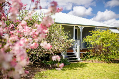 Apple Blossom Cottages - Accommodation Sunshine Coast 1