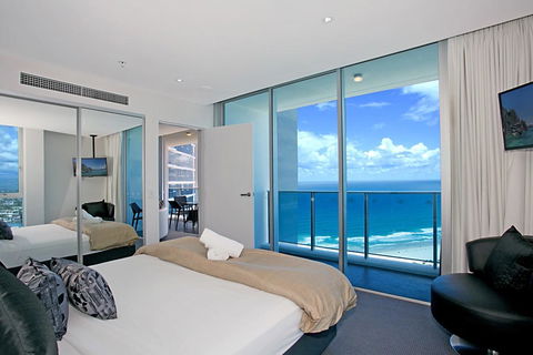 Number 1 H Residences - WiFi, Parking & More By Gold Coast Holidays - Accommodation Sunshine Coast 8