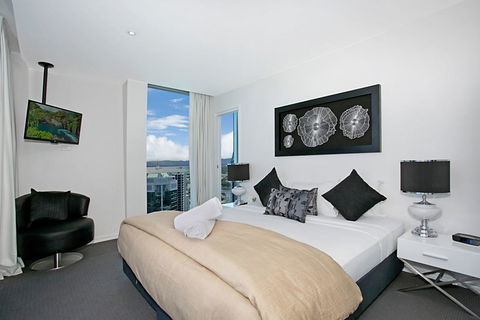 Number 1 H Residences - WiFi, Parking & More By Gold Coast Holidays - Accommodation Sunshine Coast 7