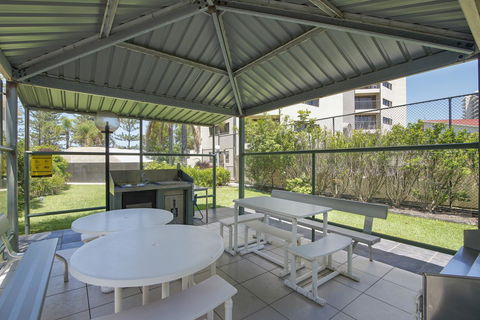Burleigh Esplanade Apartments - Accommodation Sunshine Coast 24