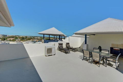 Raffles Mooloolaba - Accommodation Sunshine Coast 4