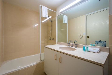 Breakers North Absolute Beachfront Apartments - Official - Accommodation Sunshine Coast 11