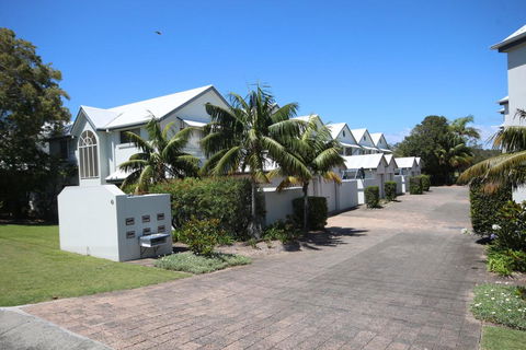 Waters Edge - Accommodation Sunshine Coast 0