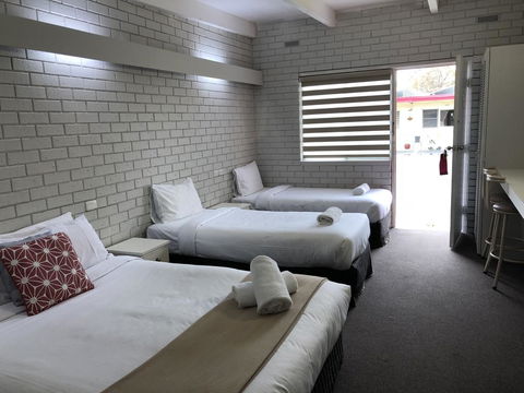 Wattle Motel - Accommodation Sunshine Coast 3