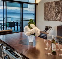 Waves 3 Luxury 3 Bedroom Endless Ocean Views Central Location  Buggy - Accommodation Sunshine Coast