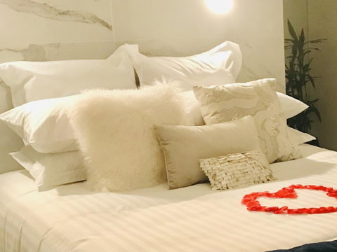 Waves And White Horses Seaview Retreat (adults Only) - Accommodation Sunshine Coast 3