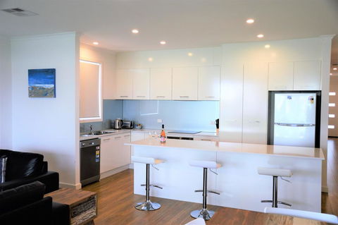 Western Breeze - Accommodation Sunshine Coast 0